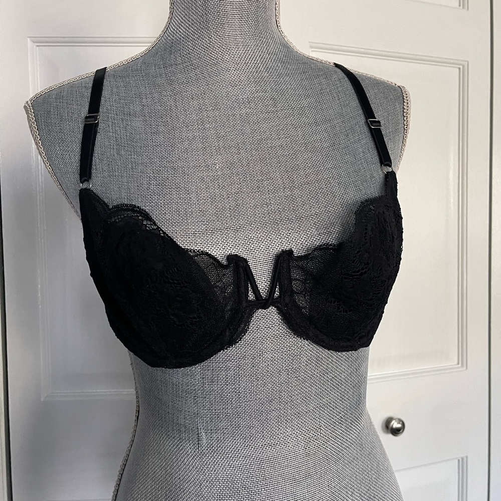 Victoria’s Secret Elegant Black Lace Bra